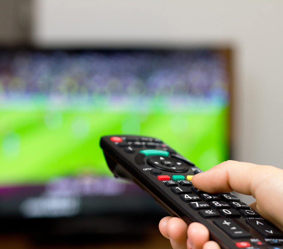 Proteja os olhos ao assistir televisão.