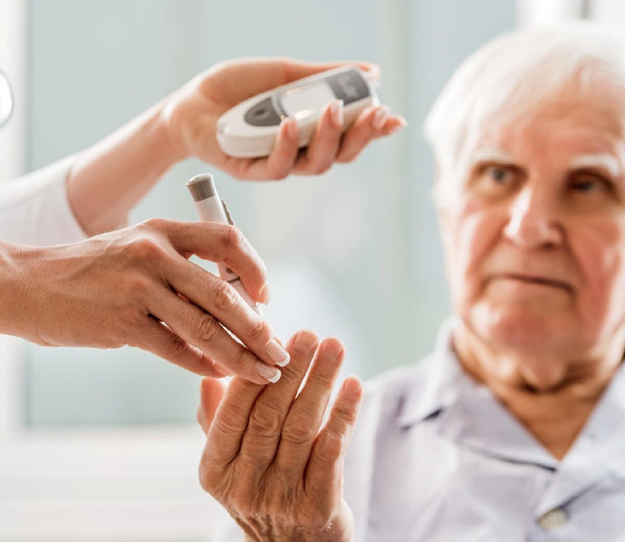 Quais preocupações o portador de diabetes deve ter com os olhos?